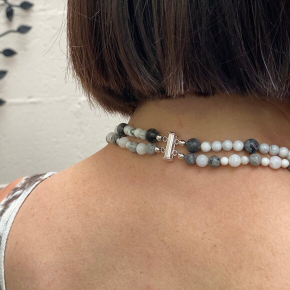 Two-strand natural stone & sterling silver beaded necklace (white/grey) - Picture 5 of 9